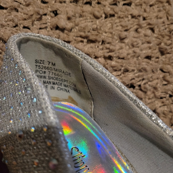 🔥🔥HP🔥🔥9-24-24🔥🔥WOMENS SILVER SLIPPERS GLITTER SPARKLE HEELS SILVER SIZE 7 - Picture 7 of 9